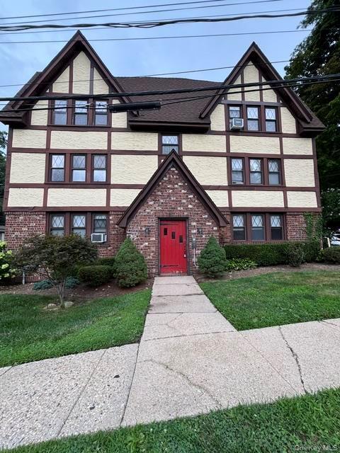 property at 44 Oakwood Rd