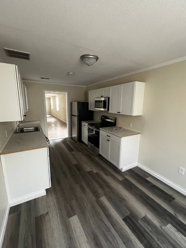 property at 551 N Lee Ave