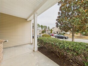 302 Meeting Hall Dr in Morrisville, NC - Foto de edificio - Building Photo