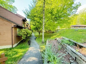 134 English Ct in Bushkill, PA - Building Photo - Building Photo
