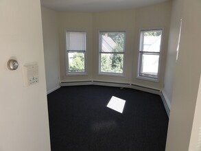 128 Vernal St-Unit -3 in Everett, MA - Foto de edificio - Building Photo