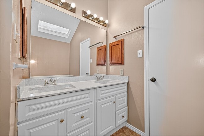 property at 1926 Woodland Hills Dr