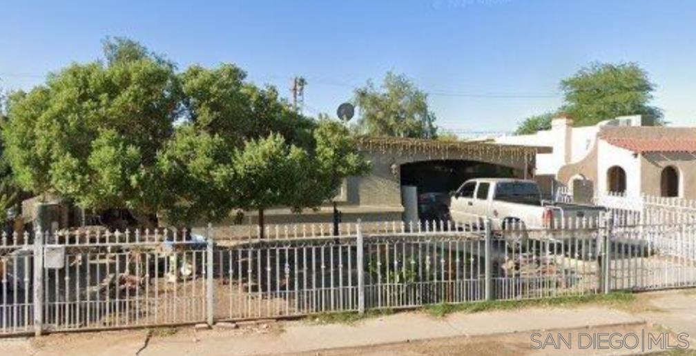 657 Vine St in El Centro, CA - Building Photo