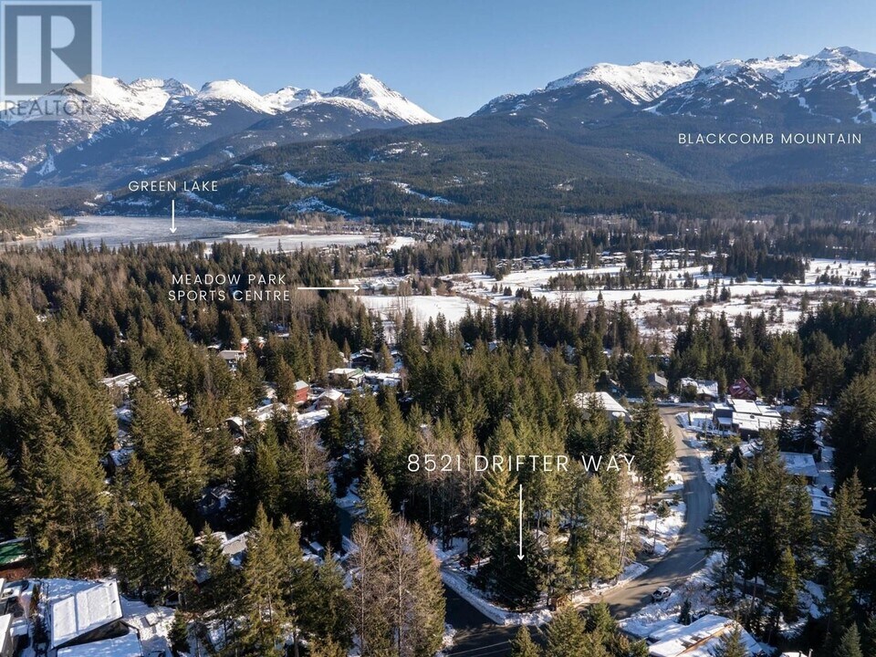 8521 Drifter Way in Whistler, BC - Building Photo
