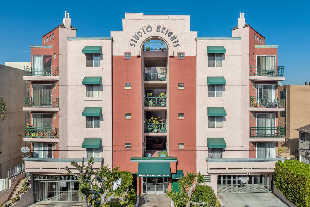 Studio Heights Apartments in North Hollywood, CA - Building Photo