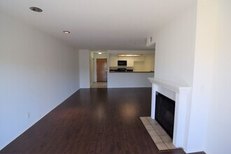 3960 Carpenter Ave, Unit 306 in Los Angeles, CA - Foto de edificio - Building Photo