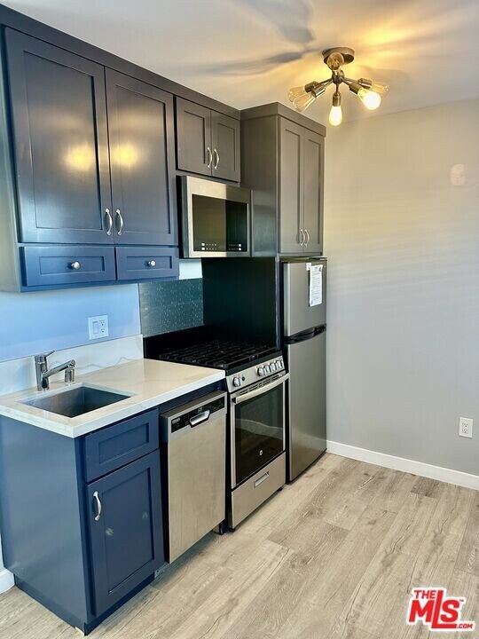 613 S Prairie Ave in Inglewood, CA - Building Photo