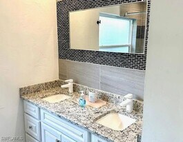 360 Fox Den Cir in Naples, FL - Building Photo