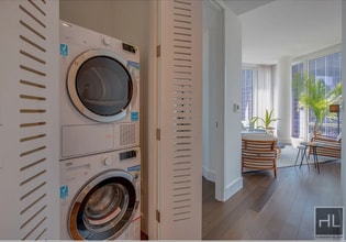 East 44th Street, Unit 16L in New York, NY - Foto de edificio - Building Photo