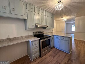 5172 Ridge Forest Dr in Stone Mountain, GA - Building Photo - Building Photo