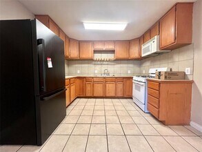 304 Montopolis Dr in Austin, TX - Building Photo - Building Photo