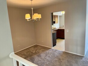 240 Southwick Ct, Unit 52 in Vernon Hills, IL - Foto de edificio - Building Photo