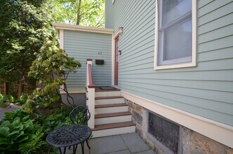 41 Coolidge St, Unit 43 in Brookline, MA - Foto de edificio - Building Photo