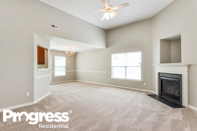 826 Red Oak Tree Dr in Fuquay Varina, NC - Building Photo - Building Photo