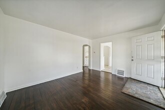 19956 Roselawn St in Detroit, MI - Building Photo - Building Photo