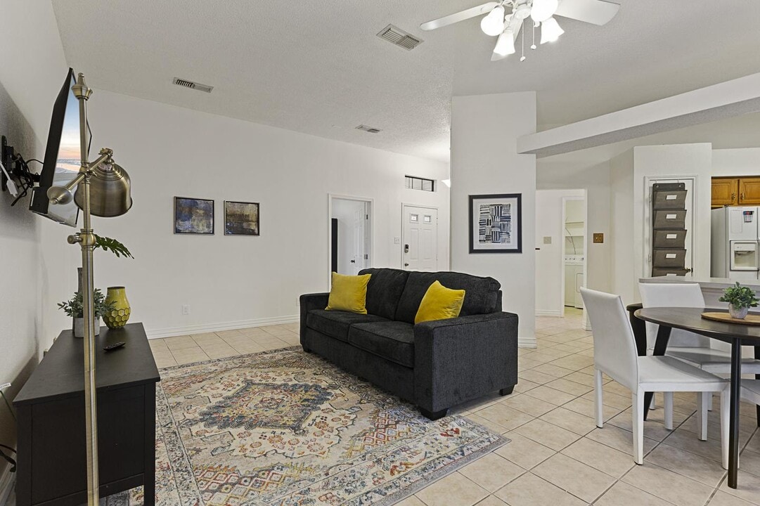 7567 Casburn Ct in Fort Worth, TX - Building Photo
