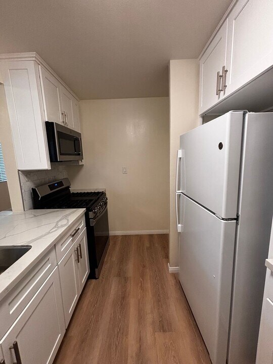 227-233 Wolff St in Oxnard, CA - Building Photo