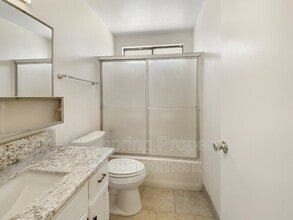 940 W Graaf Ave in Ridgecrest, CA - Foto de edificio - Building Photo