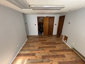 192 Woodland Dr, Unit 1 in East Islip, NY - Building Photo - Building Photo