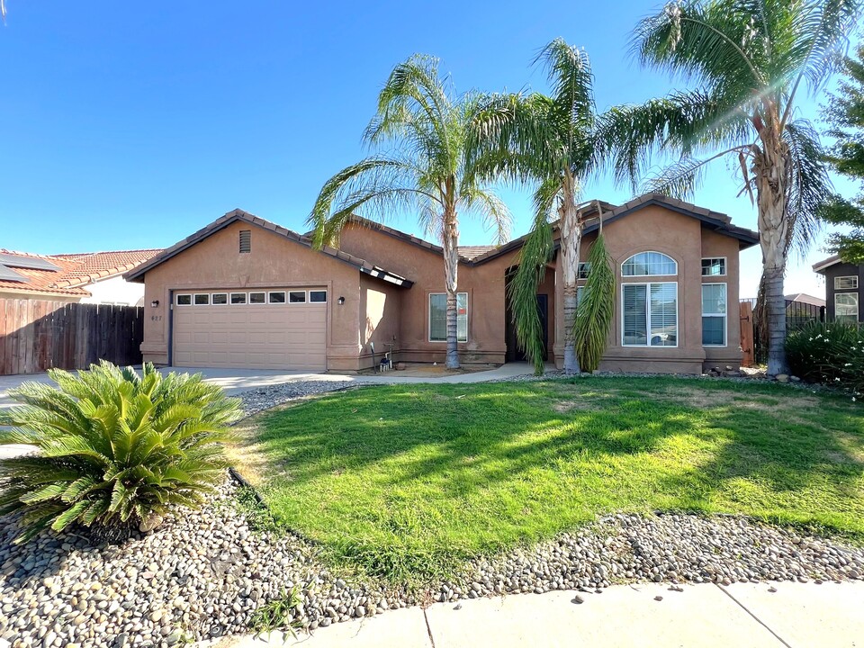 427 Woodlands Meadow Ct in Bakersfield, CA - Building Photo