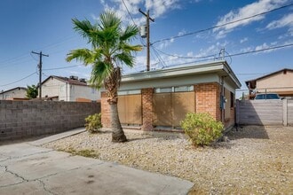 2529 N Webster St in North Las Vegas, NV - Foto de edificio - Building Photo