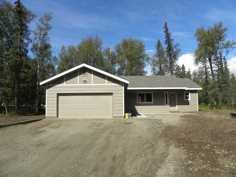 3100 Longspur Dr in Wasilla, AK - Building Photo