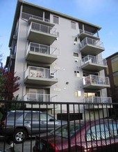 Angel Crest Deluxe Apartments in Seattle, WA - Building Photo - Building Photo