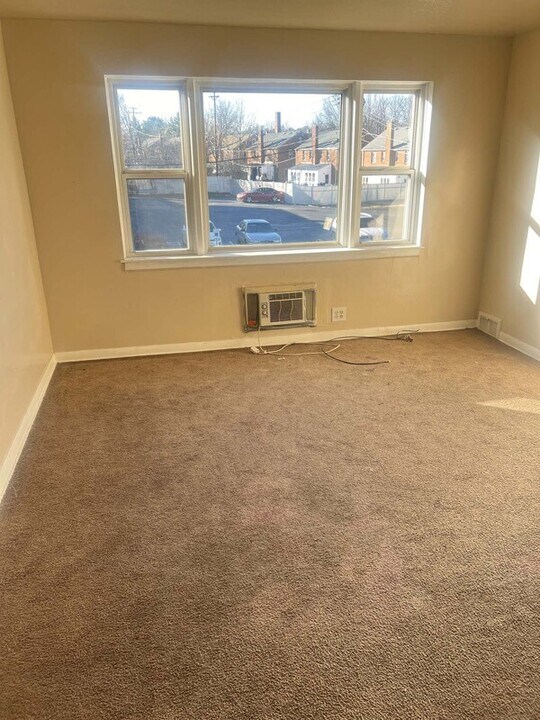 13984 Superior Rd in East Cleveland, OH - Building Photo