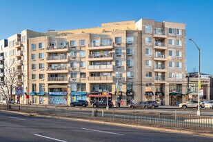 8115 Queens Blvd in Flushing, NY - Building Photo