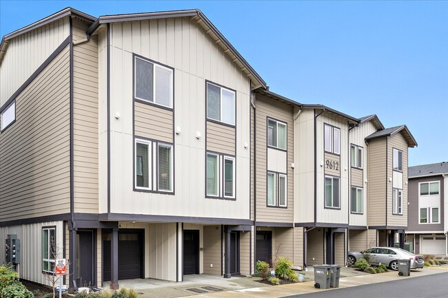 9612 19th Ave SE, Unit A in Everett, WA - Foto de edificio - Building Photo