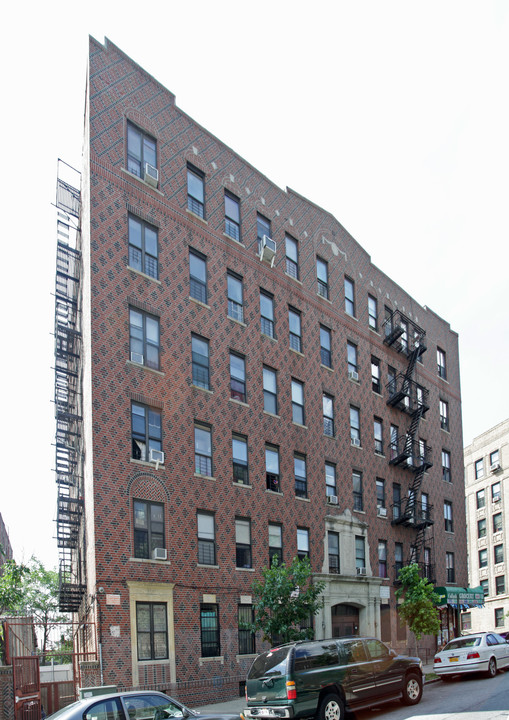 383 Hewes St in Brooklyn, NY - Building Photo