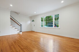 388 Main St in New Canaan, CT - Building Photo - Building Photo