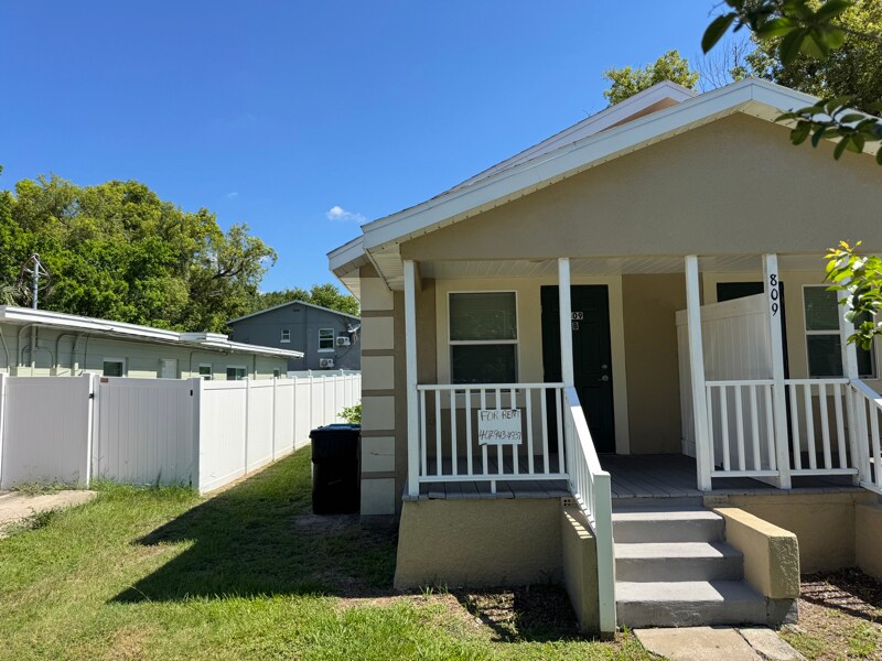 809 Bentley St in Orlando, FL - Building Photo