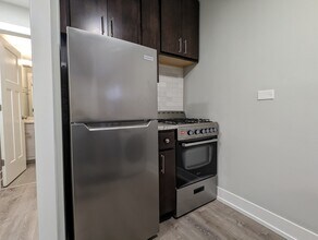 456 W Barry Ave, Unit 230 in Chicago, IL - Building Photo - Building Photo