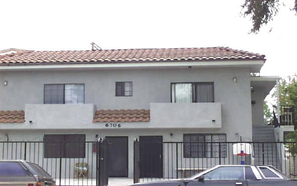 6706 Coldwater Canyon Ave in North Hollywood, CA - Building Photo - Building Photo