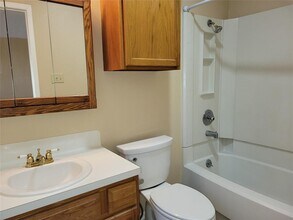 8802 Piney Point Dr in Austin, TX - Building Photo - Building Photo