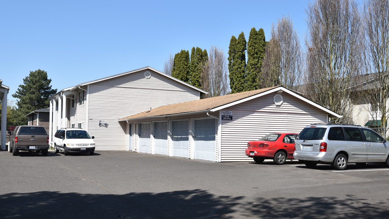 Gibbons Apartments in Vancouver, WA - Building Photo