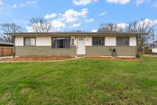 767-1 Heritage Rd in Valparaiso, IN - Building Photo