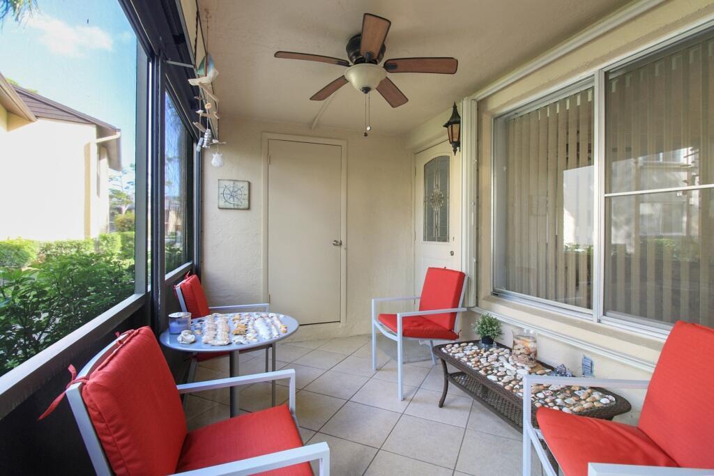 407 Pine Glen Ln in Greenacres, FL - Building Photo