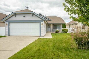 1707 W Pleasant Ln in Spokane, WA - Building Photo