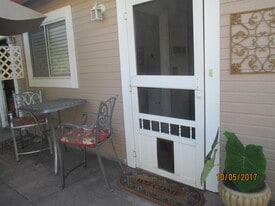 733 N 1st Ave in Upland, CA - Building Photo