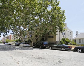 848 Gramercy Drive in Los Angeles, CA - Foto de edificio - Building Photo