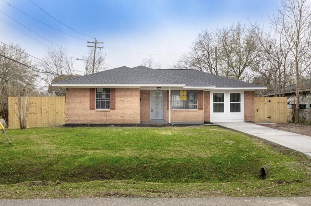 3130 Chimira Ln Photo