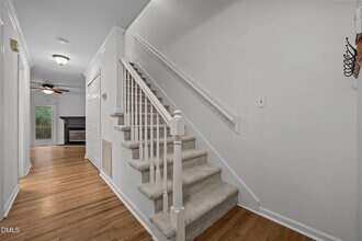 1033 Oak Lake Ct, Unit Downstairs Bedroom in Raleigh, NC - Building Photo - Building Photo