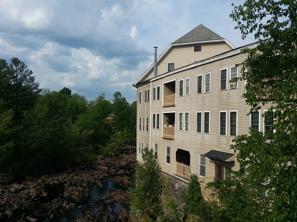 4-12 Bear Hill Rd in Hillsborough, NH - Building Photo