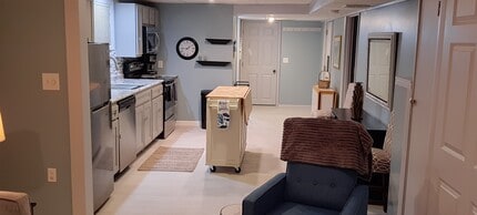 21 Middle Rd, Unit Apartment in Narragansett, RI - Building Photo - Building Photo
