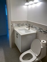 1331 W 33rd St in Hialeah, FL - Foto de edificio - Building Photo