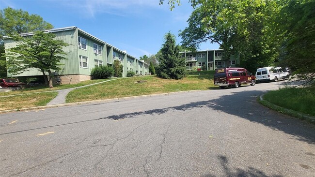 3726 Albany Post Rd, Unit A3 in Hyde Park, NY - Building Photo - Building Photo