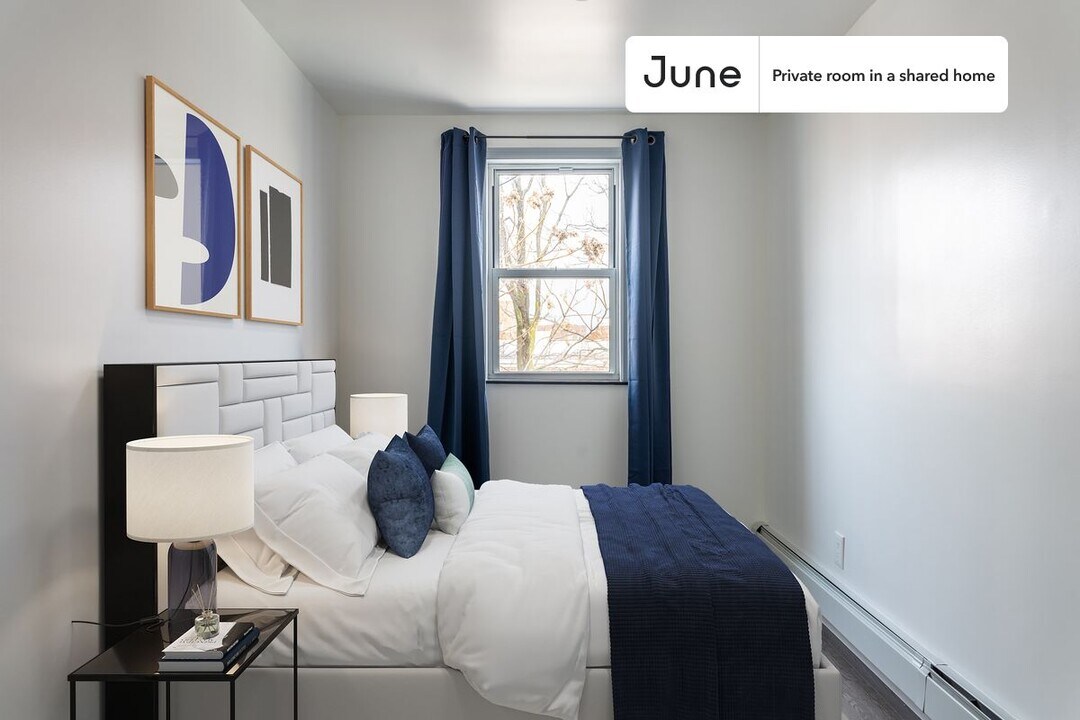 Private bedroom in 4 bed/2 bath Home in New York, NY - Building Photo
