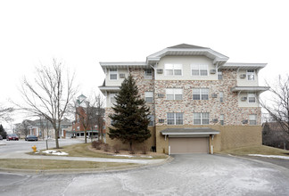 Towne Square in Plymouth, MN - Building Photo - Building Photo